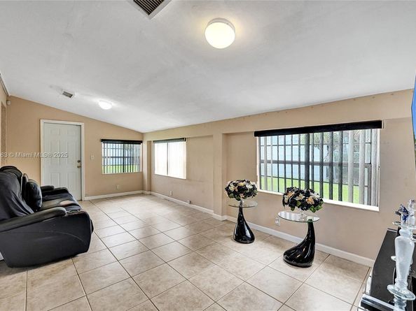 2751 NW 24th Ct, Fort Lauderdale FL 33311