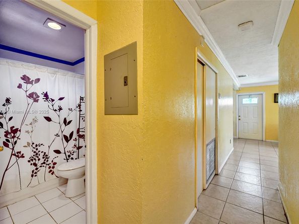 2751 NW 24th Ct, Fort Lauderdale FL 33311