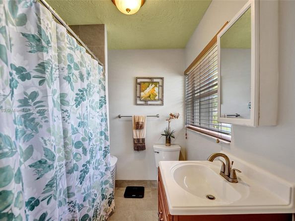 2751 NW 24th Ct, Fort Lauderdale FL 33311