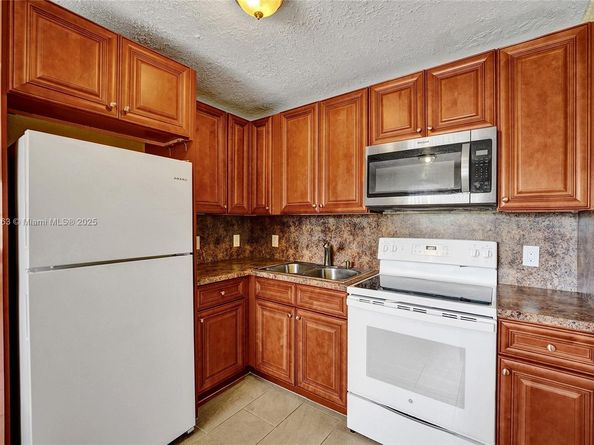 2751 NW 24th Ct, Fort Lauderdale FL 33311