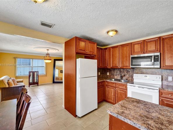 2751 NW 24th Ct, Fort Lauderdale FL 33311