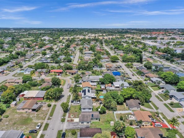 2751 NW 24th Ct, Fort Lauderdale FL 33311
