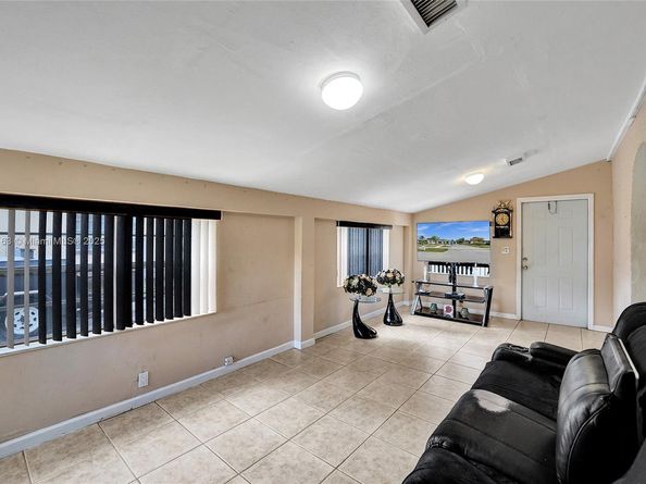 2751 NW 24th Ct, Fort Lauderdale FL 33311