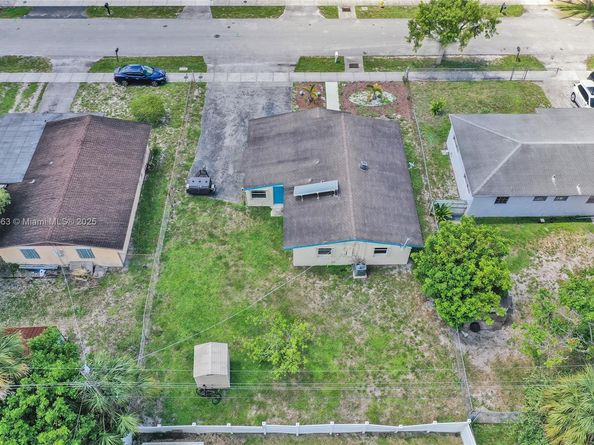 2751 NW 24th Ct, Fort Lauderdale FL 33311