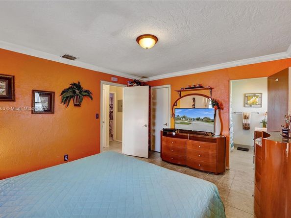 2751 NW 24th Ct, Fort Lauderdale FL 33311