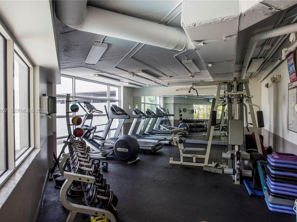 1621 Bay Rd 807, Miami Beach FL 33139