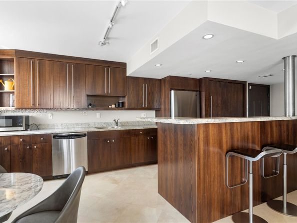 1621 Bay Rd 807, Miami Beach FL 33139