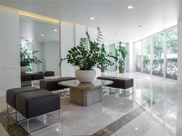 1621 Bay Rd 807, Miami Beach FL 33139