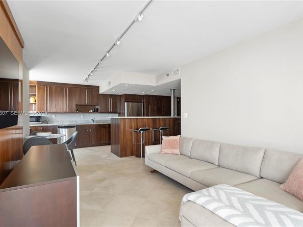 1621 Bay Rd 807, Miami Beach FL 33139