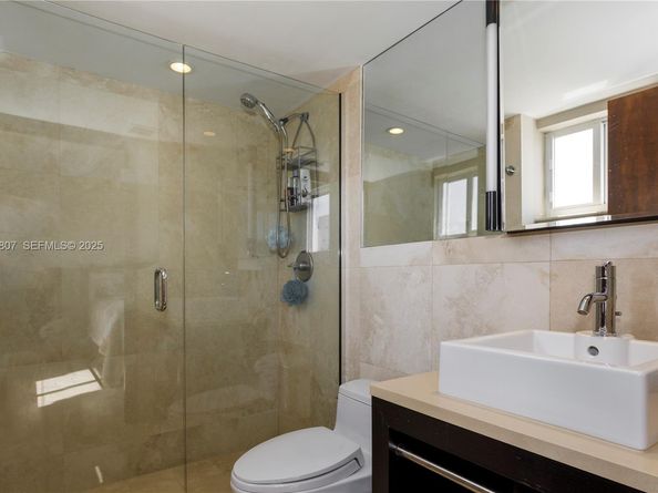 1621 Bay Rd 807, Miami Beach FL 33139