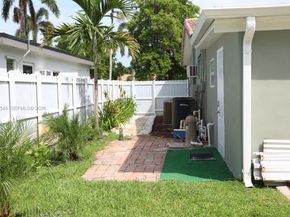 428 N Crescent Dr, Hollywood FL 33021
