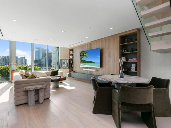 90 SW 3rd St PH14, Miami FL 33130