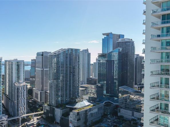 90 SW 3rd St PH14, Miami FL 33130