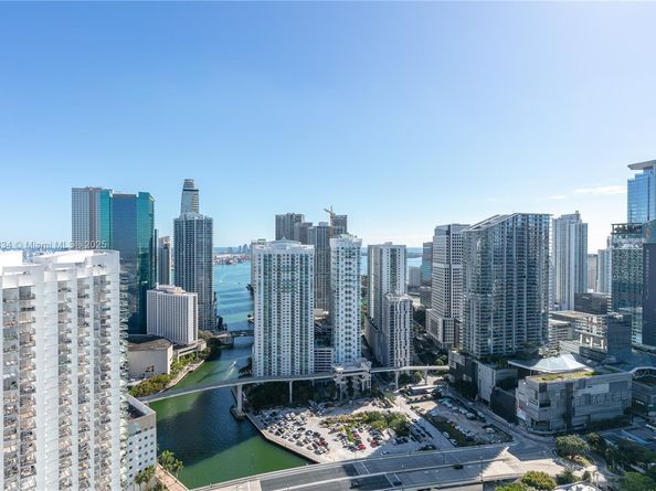 90 SW 3rd St PH14, Miami FL 33130