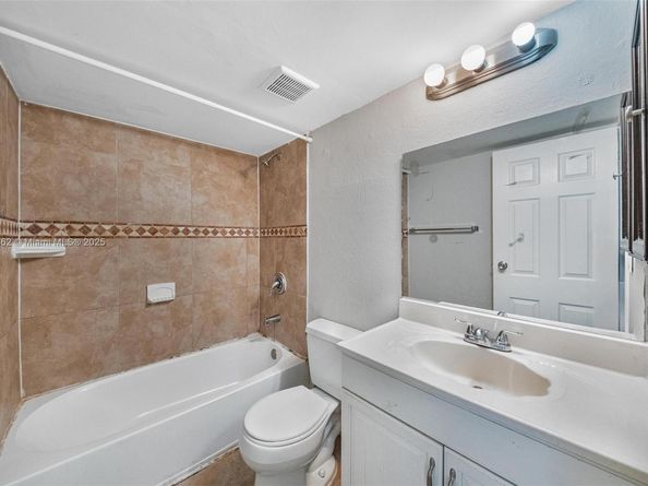7019 NW 63rd St, Tamarac FL 33321