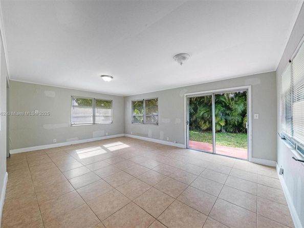 7019 NW 63rd St, Tamarac FL 33321