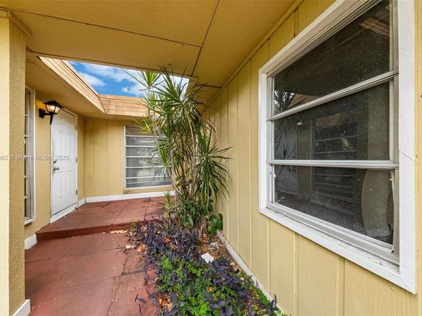7019 NW 63rd St, Tamarac FL 33321