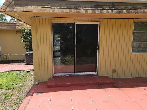 7019 NW 63rd St, Tamarac FL 33321
