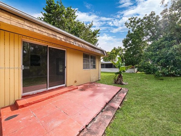 7019 NW 63rd St, Tamarac FL 33321