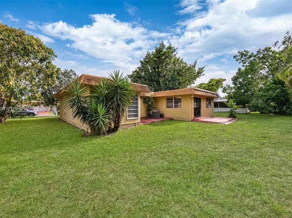 7019 NW 63rd St, Tamarac FL 33321