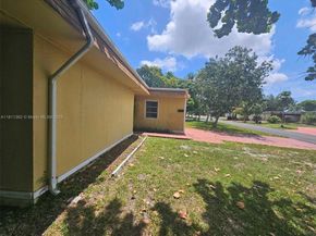 7019 NW 63rd St, Tamarac FL 33321