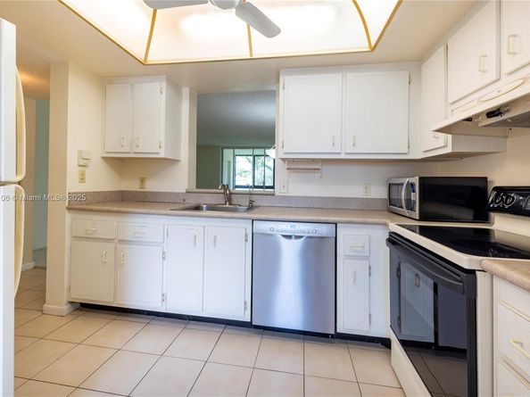 7301 NW 18th St 204, Margate FL 33063