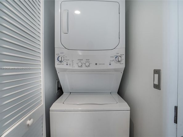 31 SE 6th St 2205, Miami FL 33131