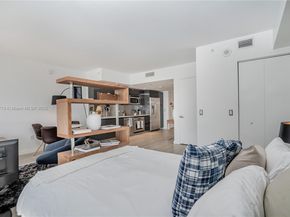 31 SE 6th St 2205, Miami FL 33131
