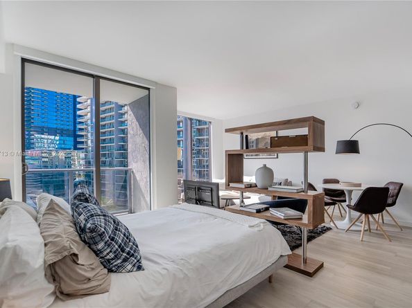 31 SE 6th St 2205, Miami FL 33131
