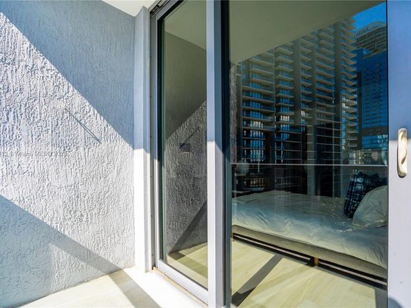 31 SE 6th St 2205, Miami FL 33131