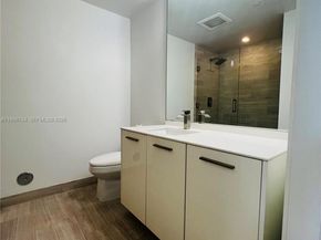 1300 Brickell Bay Dr 1606, Miami FL 33131