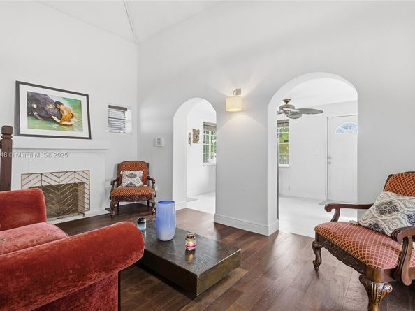 349 NW 46th St, Miami FL 33127