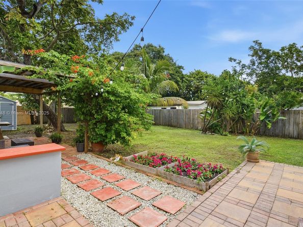 349 NW 46th St, Miami FL 33127