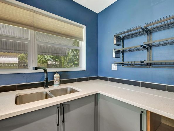 517 S 19th Ave, Hollywood FL 33020