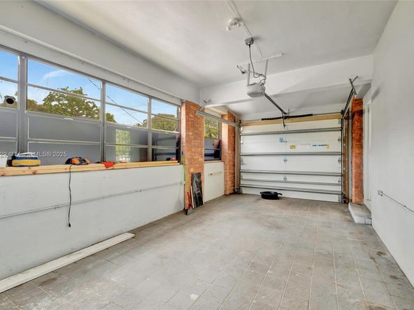 517 S 19th Ave, Hollywood FL 33020