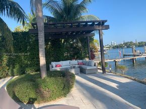 1670 Daytonia Rd, Miami Beach FL 33141