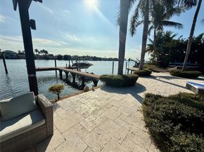 1670 Daytonia Rd, Miami Beach FL 33141
