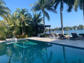 1670 Daytonia Rd, Miami Beach FL 33141