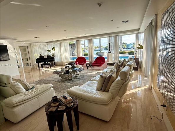 1670 Daytonia Rd, Miami Beach FL 33141