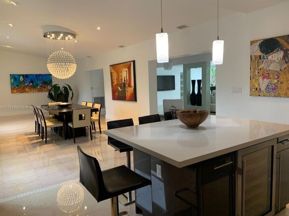 1670 Daytonia Rd, Miami Beach FL 33141