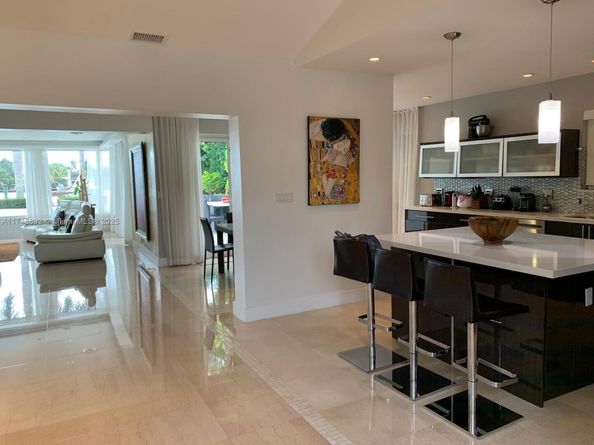 1670 Daytonia Rd, Miami Beach FL 33141