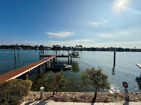 1670 Daytonia Rd, Miami Beach FL 33141