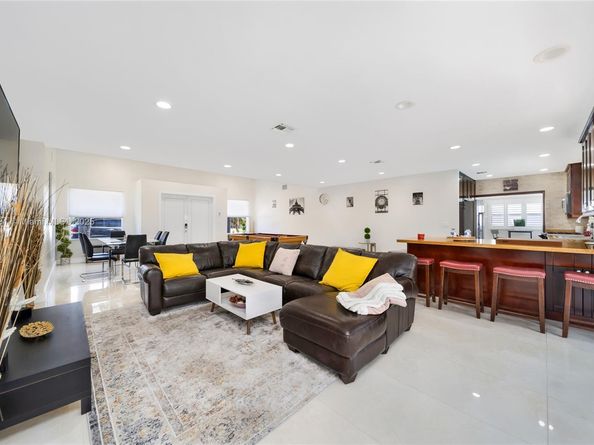 31 SE 12th St, Pompano Beach FL 33060