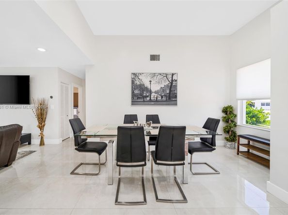 31 SE 12th St, Pompano Beach FL 33060