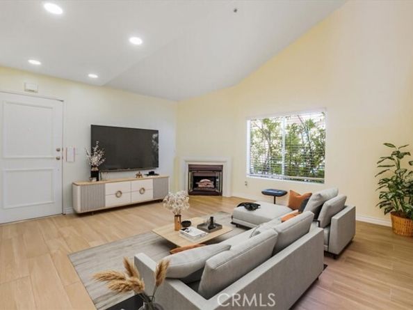 9315 Woodman Avenue 8, Arleta (los Angeles) CA 91331