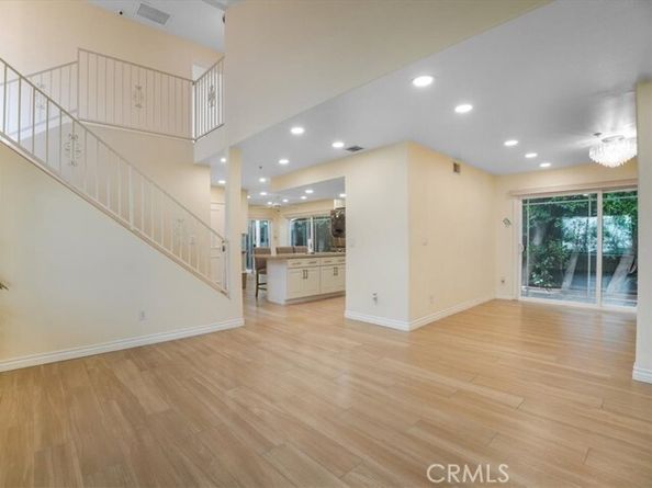9315 Woodman Avenue 8, Arleta (los Angeles) CA 91331