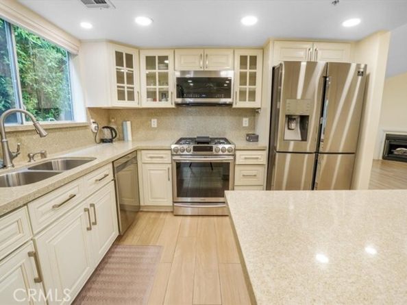 9315 Woodman Avenue 8, Arleta (los Angeles) CA 91331