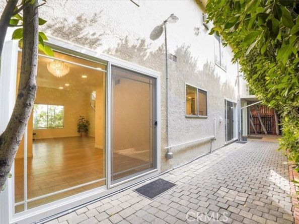 9315 Woodman Avenue 8, Arleta (los Angeles) CA 91331