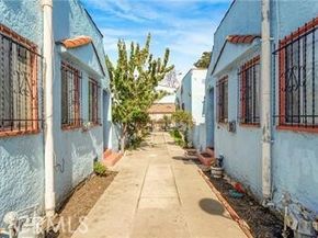 612 E 82nd Street, Los Angeles CA 90001