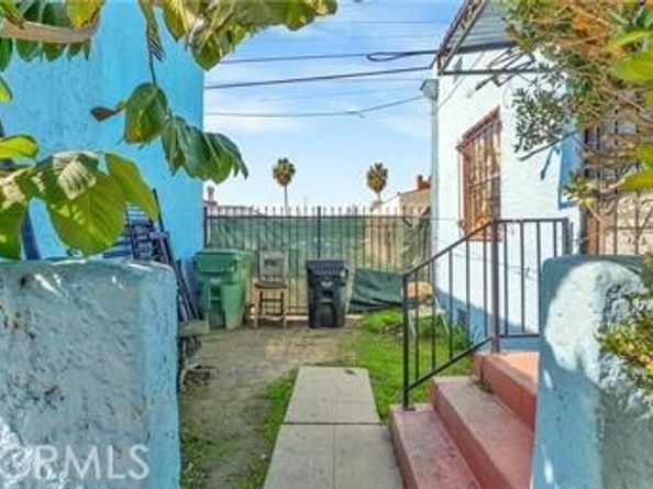 612 E 82nd Street, Los Angeles CA 90001